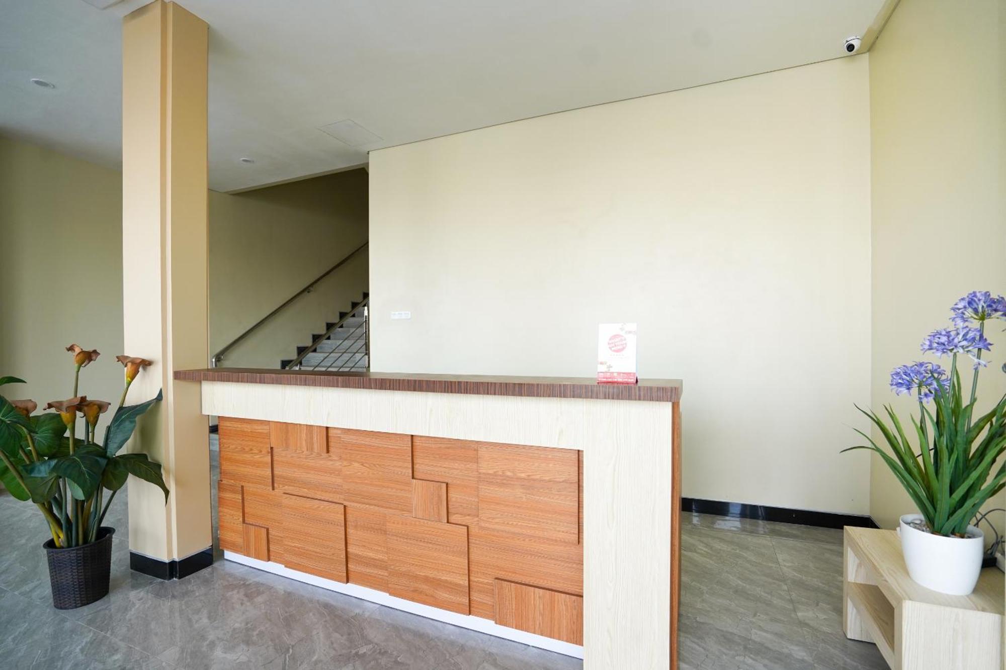 Oyo 1330 Hotel Cahaya 3 Brebek Exterior foto