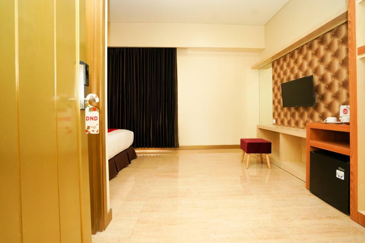 Oyo 1330 Hotel Cahaya 3 Brebek Exterior foto
