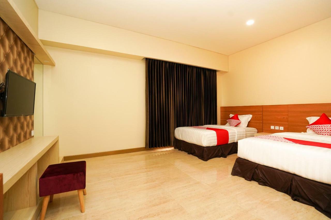 Oyo 1330 Hotel Cahaya 3 Brebek Exterior foto