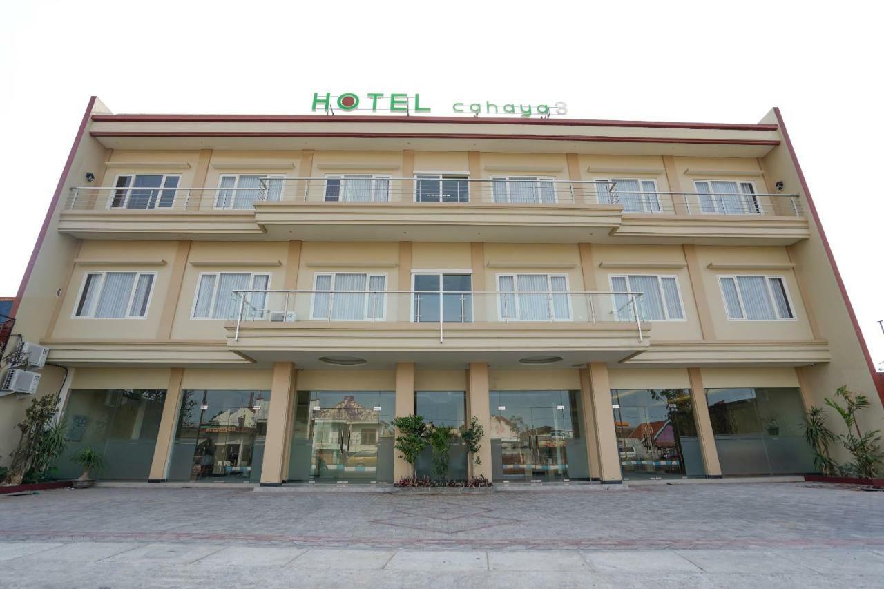 Oyo 1330 Hotel Cahaya 3 Brebek Exterior foto